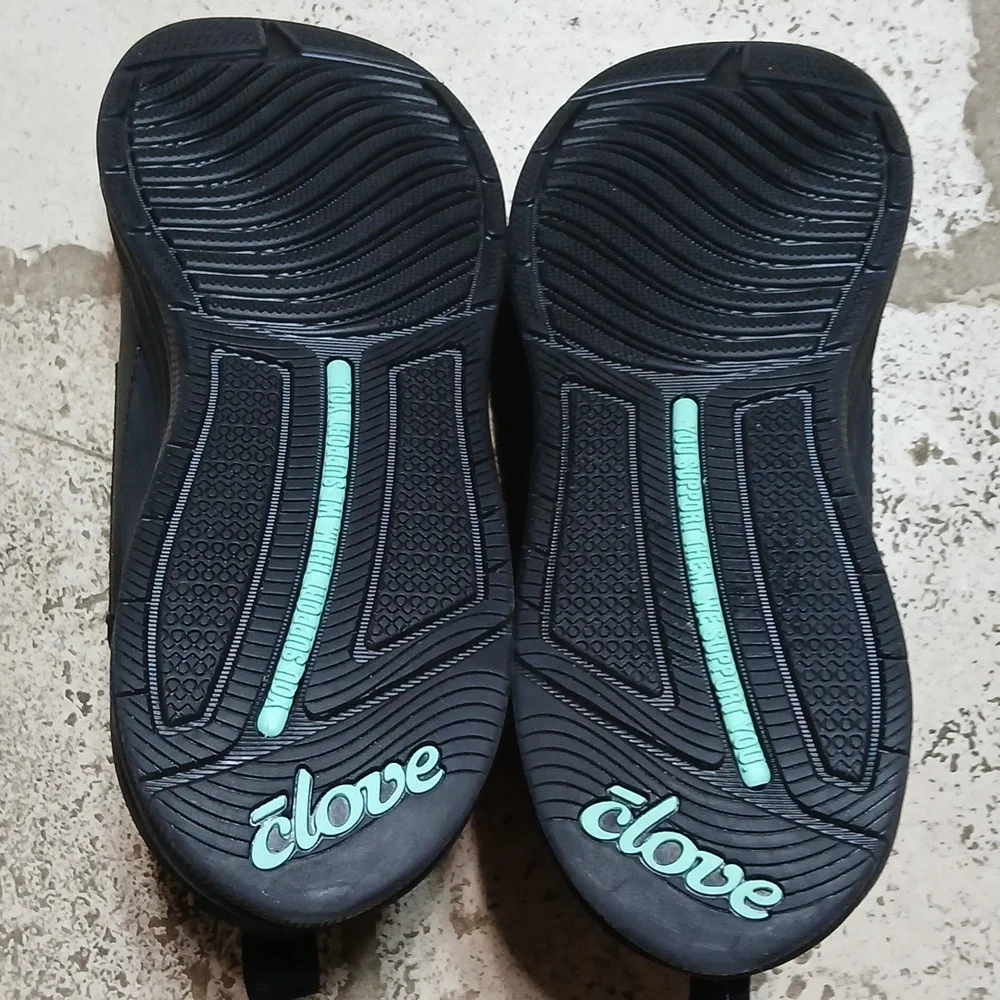 Clove Black Classic Collection Size 8 Men's 9.5 Women's - Picture 7 of 8